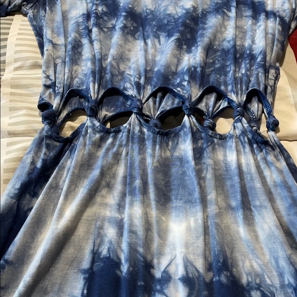 Dress - Picture 3 of 3